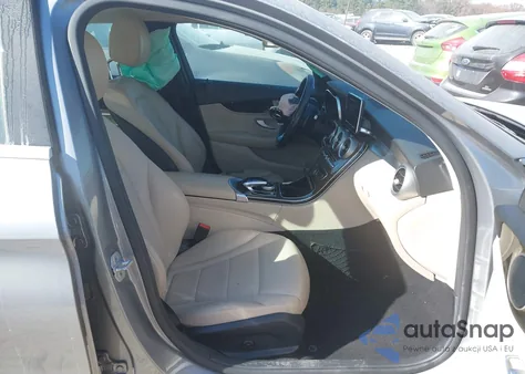 2015 Mercedes-Benz C 300 из США, поврежденный, VIN 55SWF4JB8FU083573